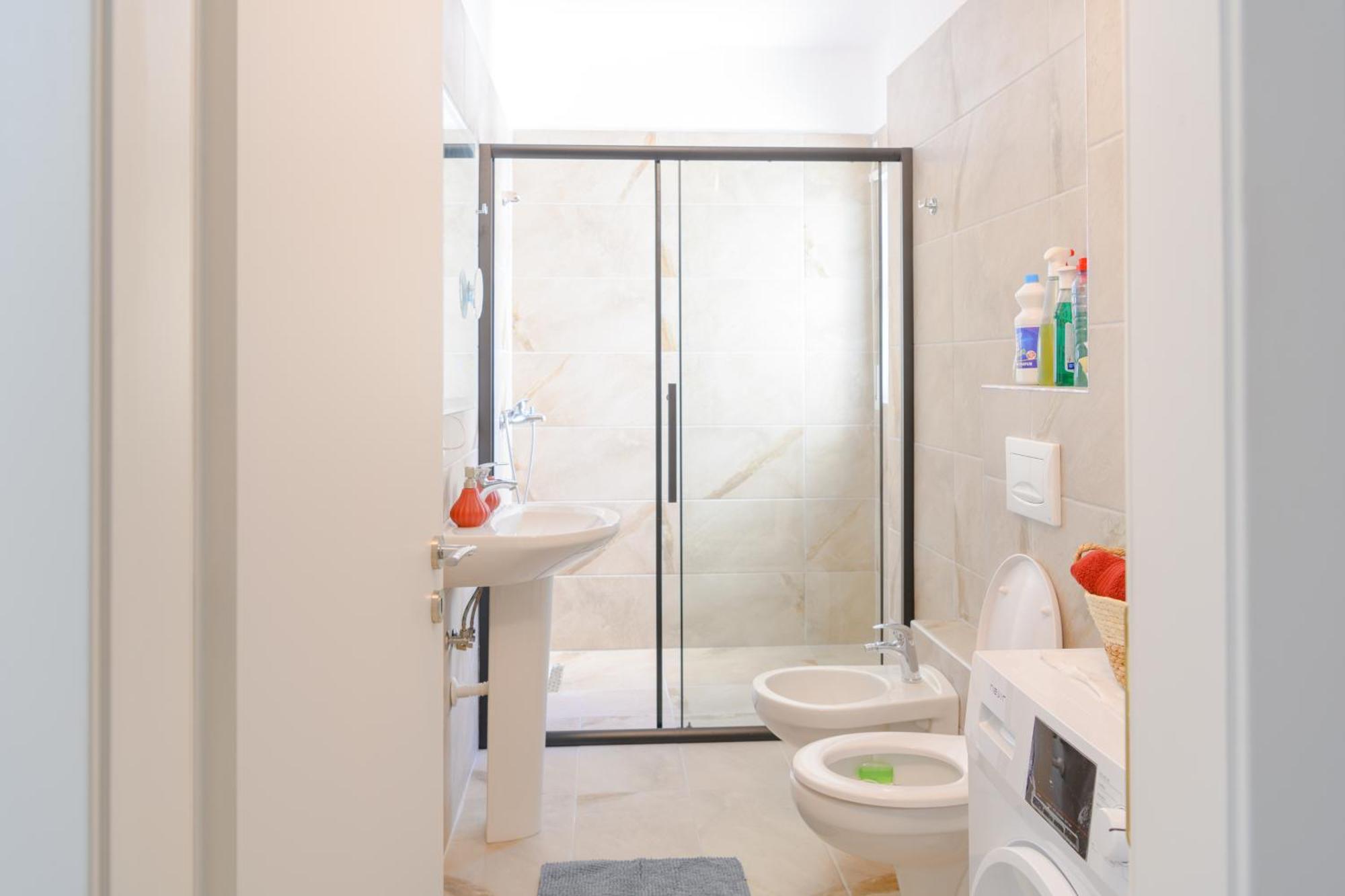 Cityscape 3- Vibrant Modern Apartman