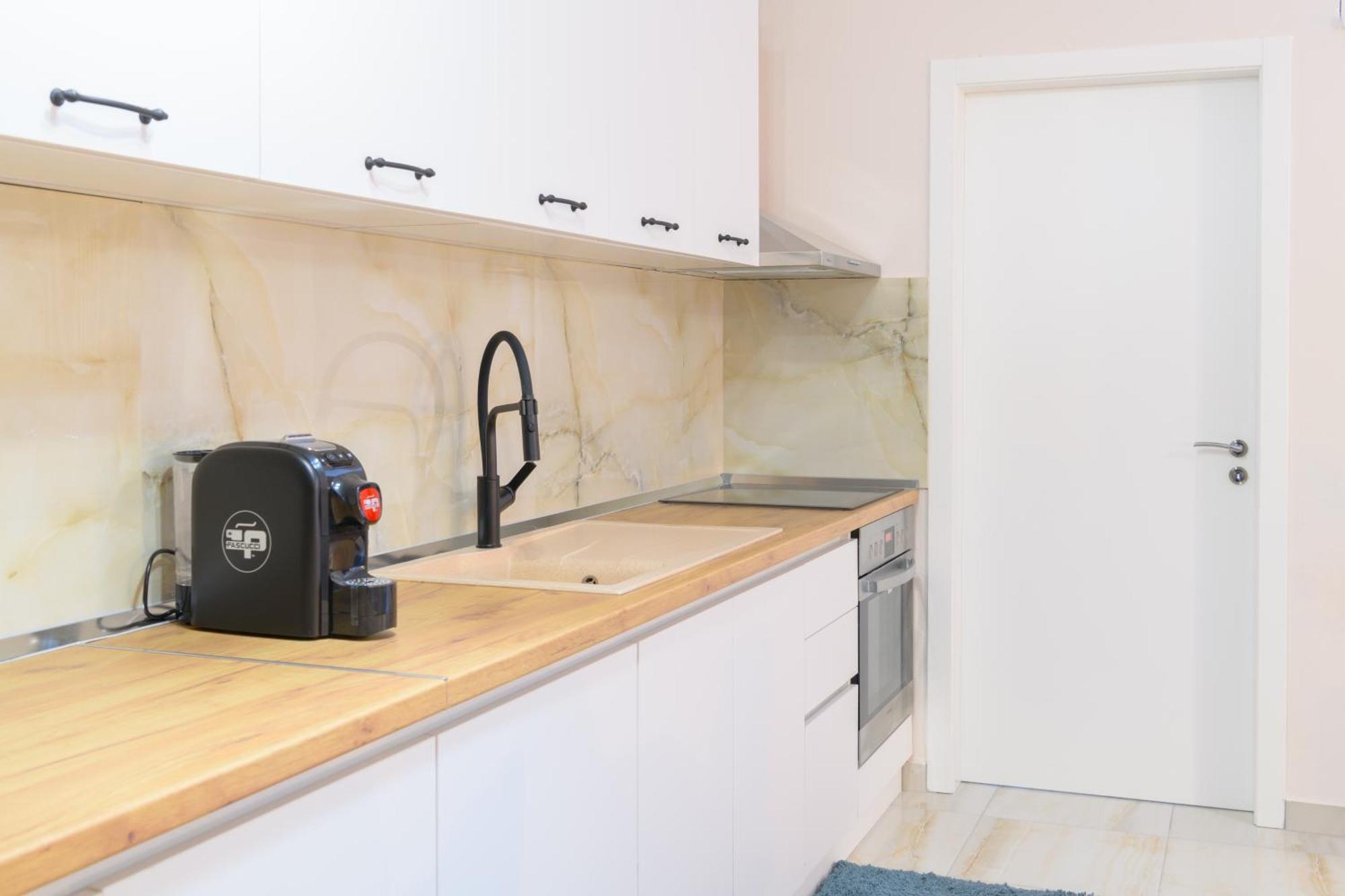 Apartman Cityscape 3- Vibrant Modern